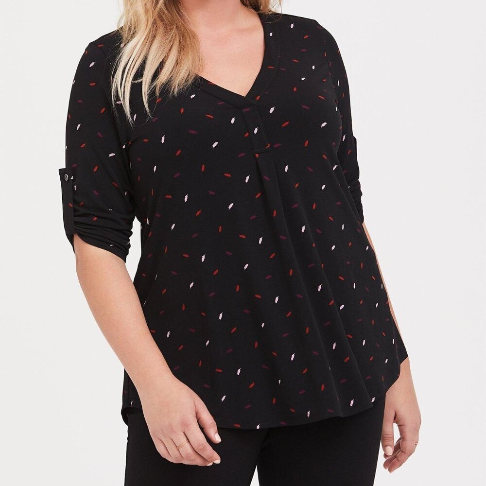 Torrid Plus Size 5X Feathers Studio Knit V-Neck Short Sleeve‎ Top 3/4 Sleeves